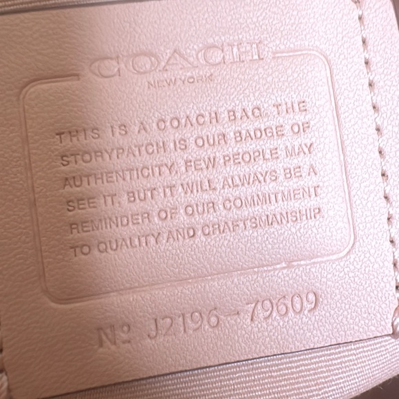 Coach Gallery tote in signature canvas
NWT brown with light pink - Picture 15 of 15